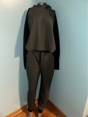 Rhone Women's Black and Gray Activewear Set L/G - Luxury